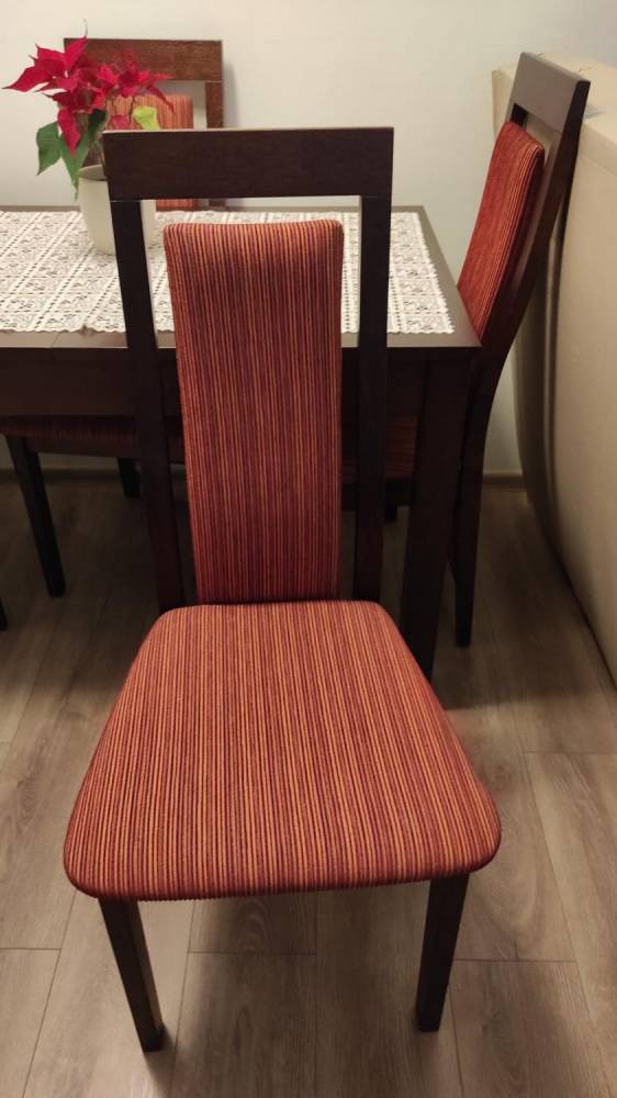 ox_sprzedam-krzesla-drewniane-tapicerowane-4-sztuki-komplet