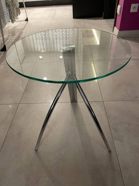 ox_sprzedam-stolik-szklany-na-konstrukcji-ze-stali-nierdzewnej