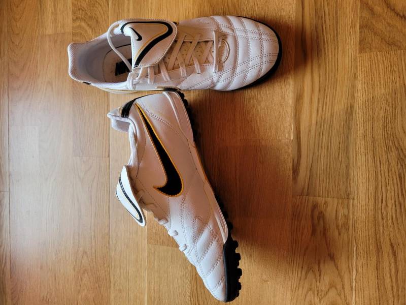 ox_korki-pilkarskie-nike-nowe