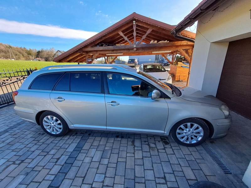 ox_toyota-avensis-22-d4d-sol-gold-premium