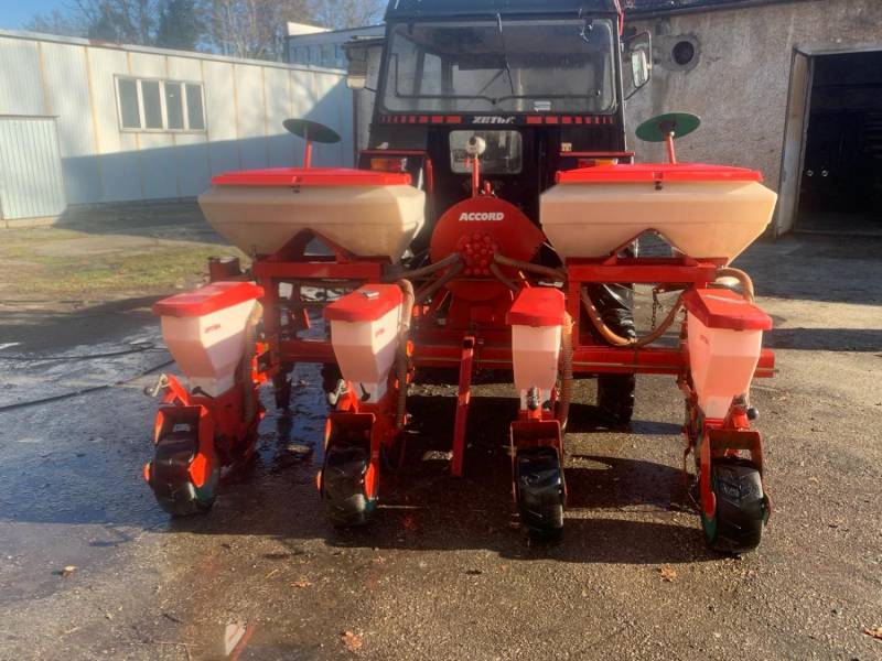 ox_siewnik-do-kukurydzy-kverneland-optima-4-rzedowy