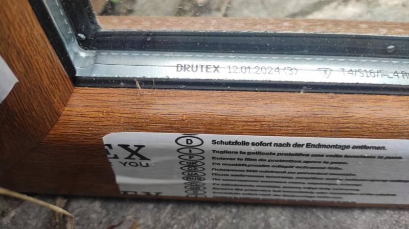 ox_okno-stale-107cm-x-40cm