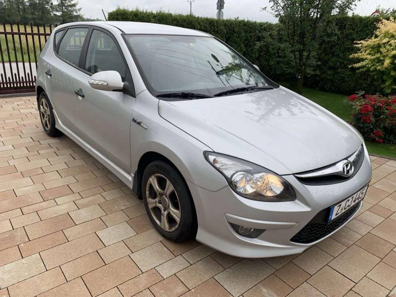 ox_hyundai-i30-14-benzyna-klima-2010r