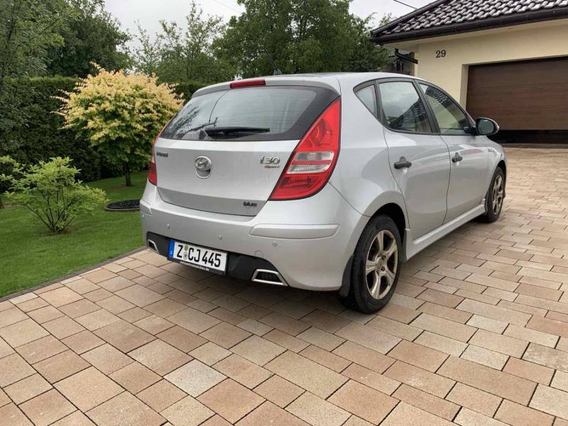 ox_hyundai-i30-14-benzyna-klima-2010r
