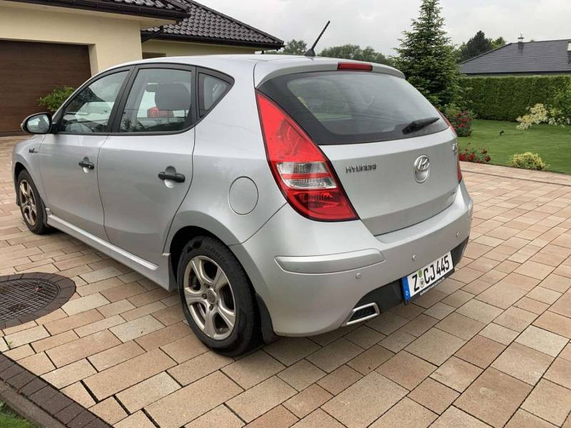 ox_hyundai-i30-14-benzyna-klima-2010r