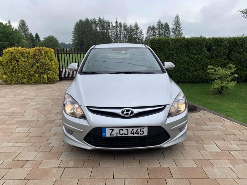 ox_hyundai-i30-14-benzyna-klima-2010r