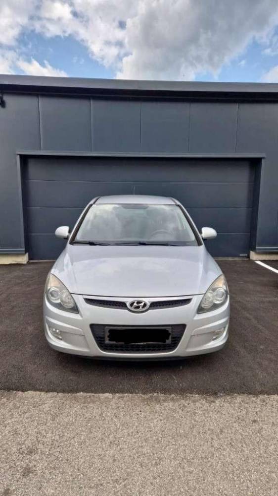 ox_hyundai-i30-14-benzyna-klimatronik-122009r