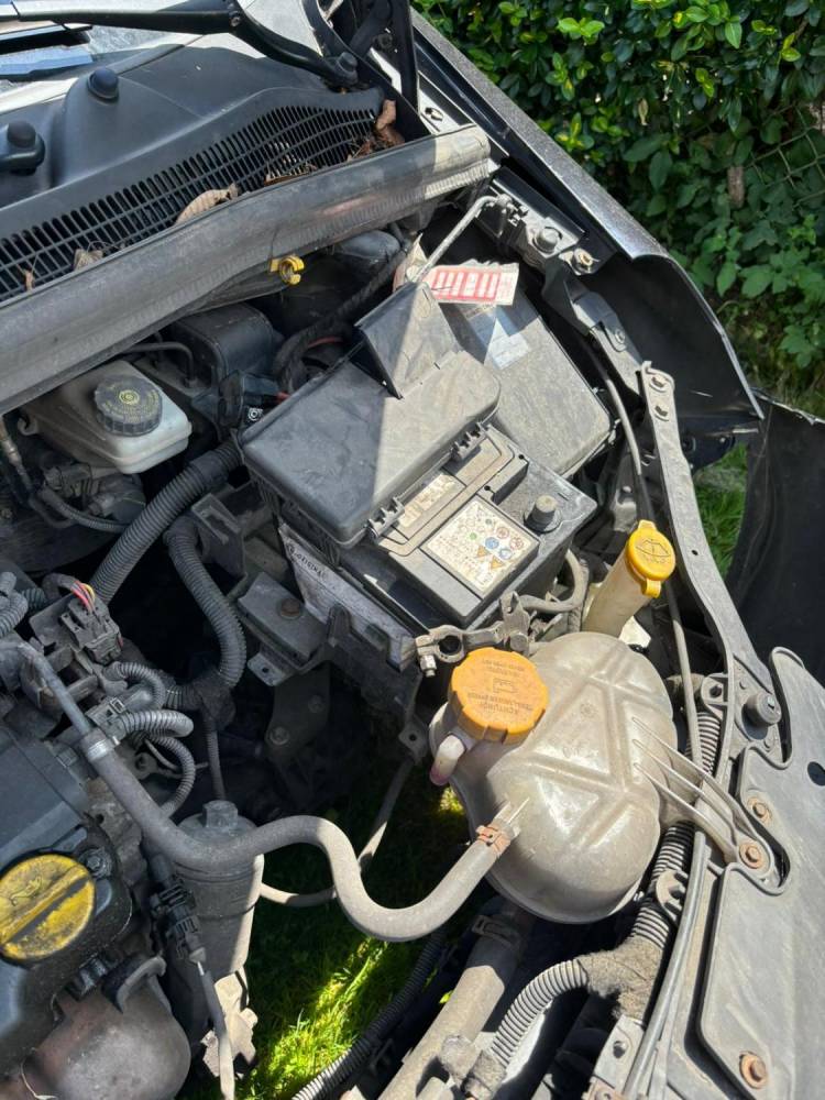 ox_uszkodzony-opel-corsa-d