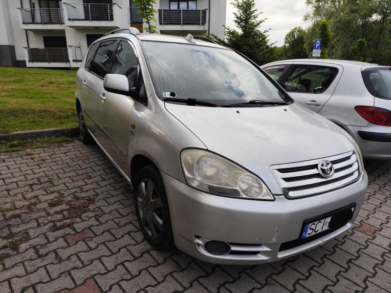 ox_sprzedam-toyota-avensis-verso-20-d4d-super-praktyczne-i-pojemne-auto