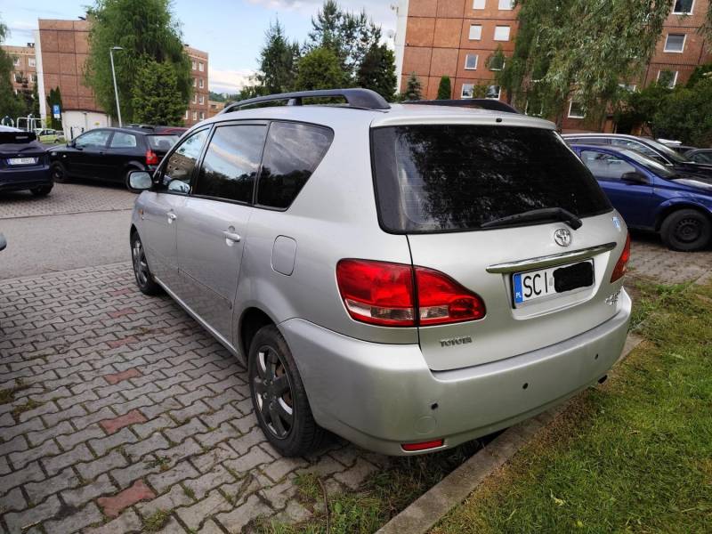 ox_sprzedam-toyota-avensis-verso-20-d4d-super-praktyczne-i-pojemne-auto