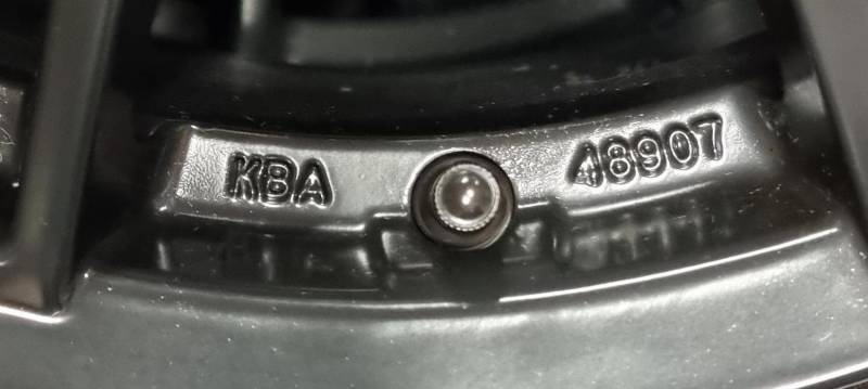 ox_sprzedam-oryginalne-felgi-seat-16cali-5x112-z-oponami-zimowymi-pirelli