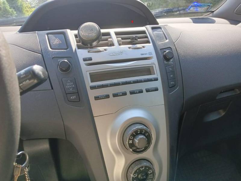 ox_toyota-yaris-14-d-4d-luna-2006-158-365-km-1-364-cm3-diesel
