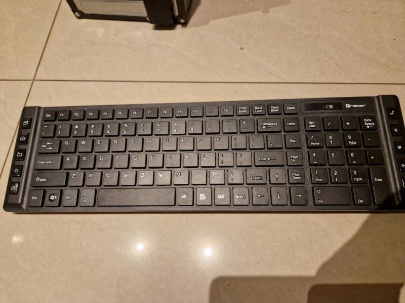 ox_komputer-stacjonarny-z-monitorem-idealny-do-nauki-i-pracy