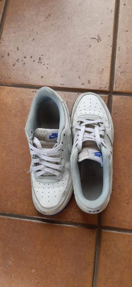 ox_buty-nike-air-force-1lv8-rozm-375