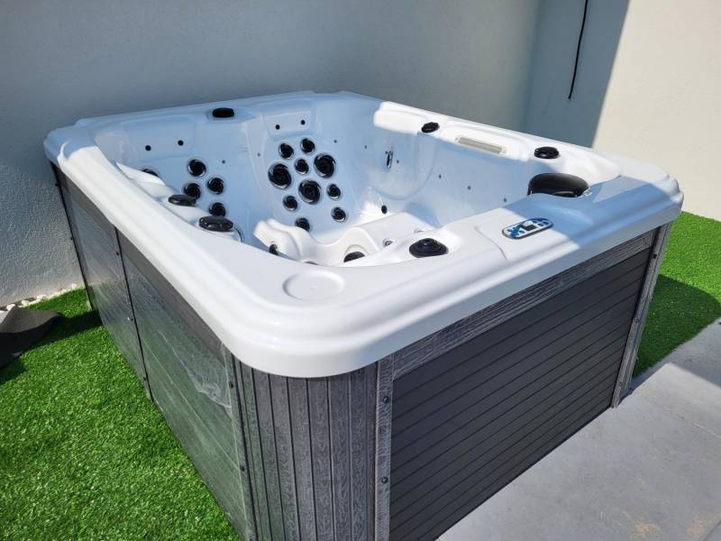 ox_sprzedam-basen-z-hydromasazem-i-jacuzzi-nowe