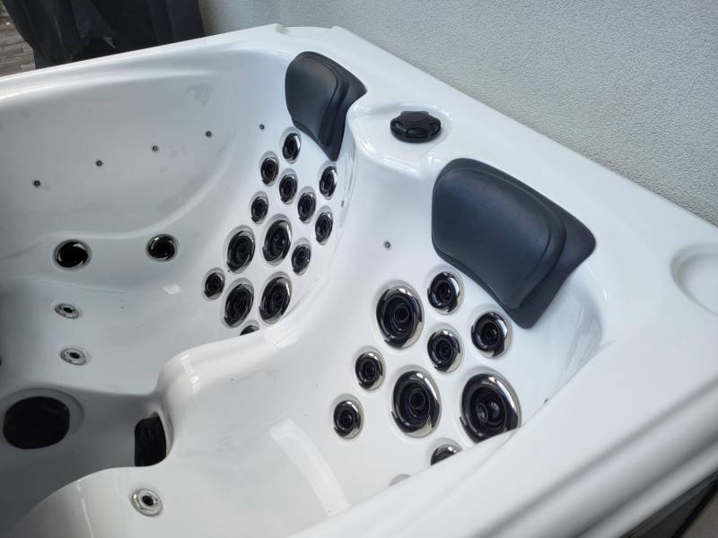ox_sprzedam-basen-z-hydromasazem-i-jacuzzi-nowe