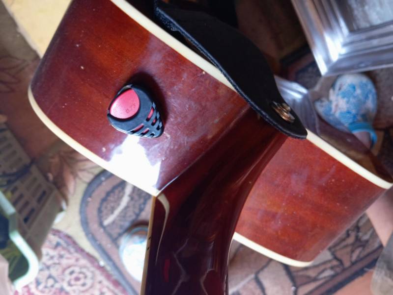 ox_porzadki-domowe-gitara-klasyczna