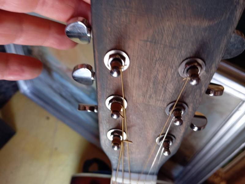 ox_porzadki-domowe-gitara-klasyczna