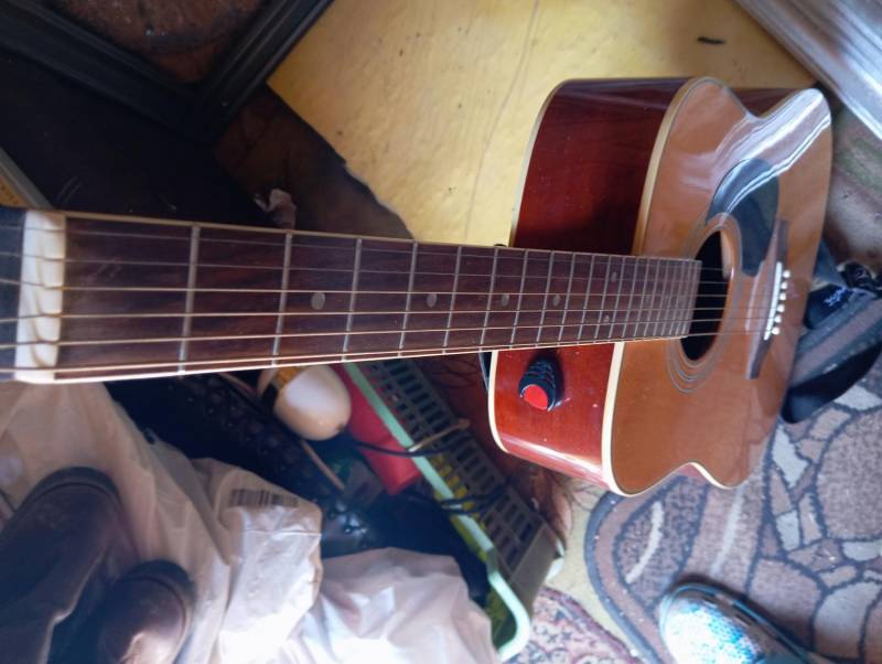ox_porzadki-domowe-gitara-klasyczna