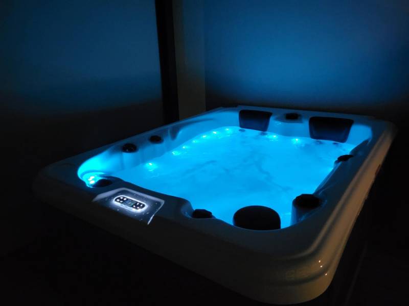 ox_sprzedam-basen-z-hydromasazem-i-jacuzzi-nowe