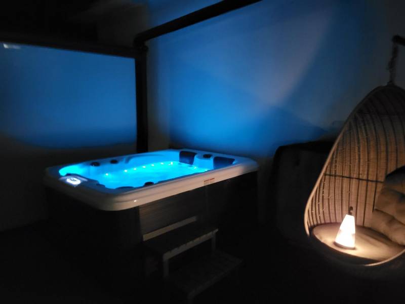 ox_sprzedam-basen-z-hydromasazem-i-jacuzzi-nowe