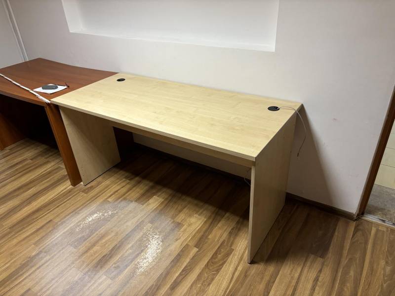 ox_uzywane-biurka-klon-4-szt-narozne-160x120-i-4-szt-prostokatne-160x70