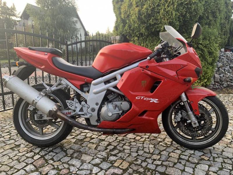 ox_motocykl-hyosung-gt-650-r