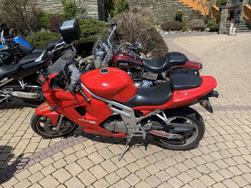 ox_motocykl-hyosung-gt-650-r
