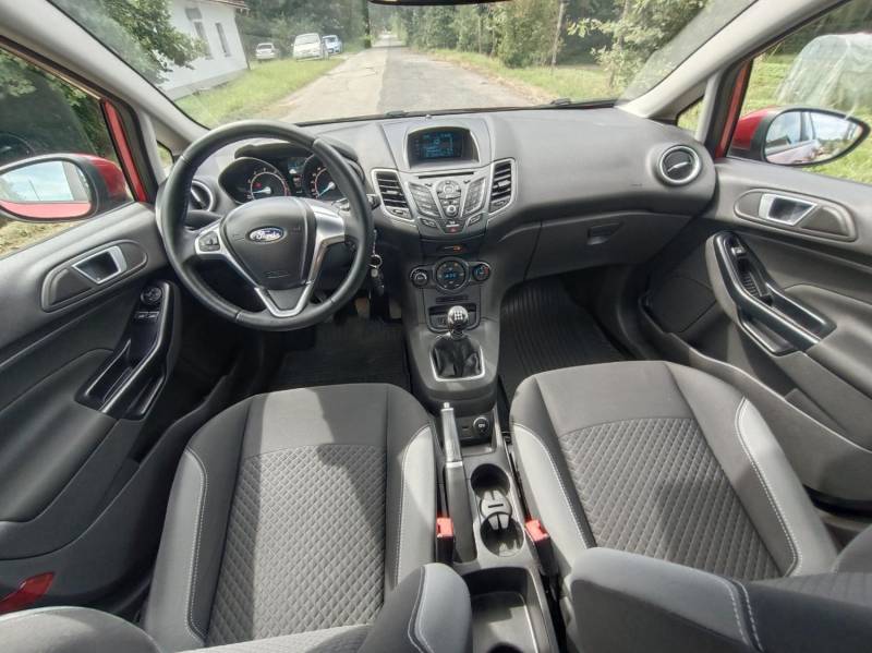 ox_ford-fiesta-mk7-lift-125-82km-klimatronic-alufelgi-68-000km-2015r