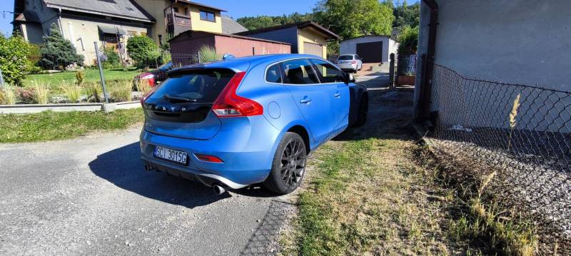 ox_volvo-v40-r-design