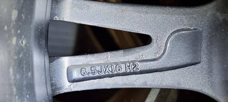 ox_sprzedam-oryginalne-felgi-seat-16cali-5x112-z-oponami-zimowymi-pirelli