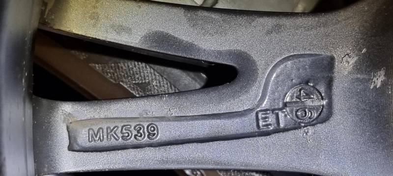 ox_sprzedam-oryginalne-felgi-seat-16cali-5x112-z-oponami-zimowymi-pirelli