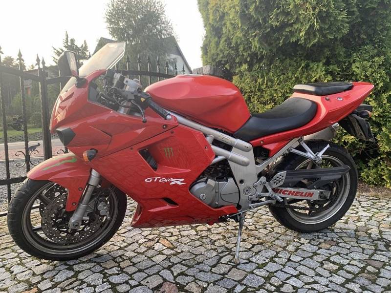 ox_motocykl-hyosung-gt-650-r