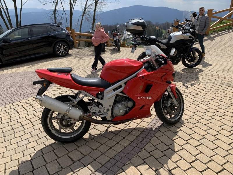 ox_motocykl-hyosung-gt-650-r