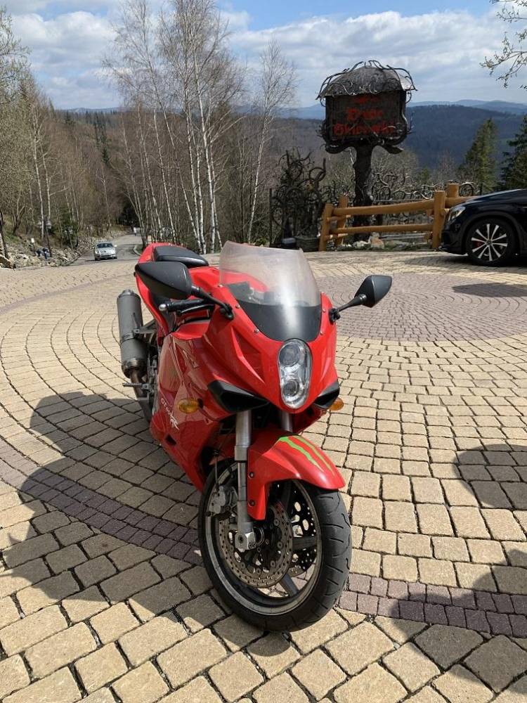 ox_motocykl-hyosung-gt-650-r