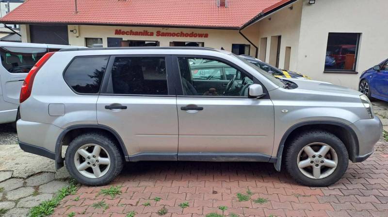 ox_nissan-x-trail-z-uszkodzonym-silnikiem