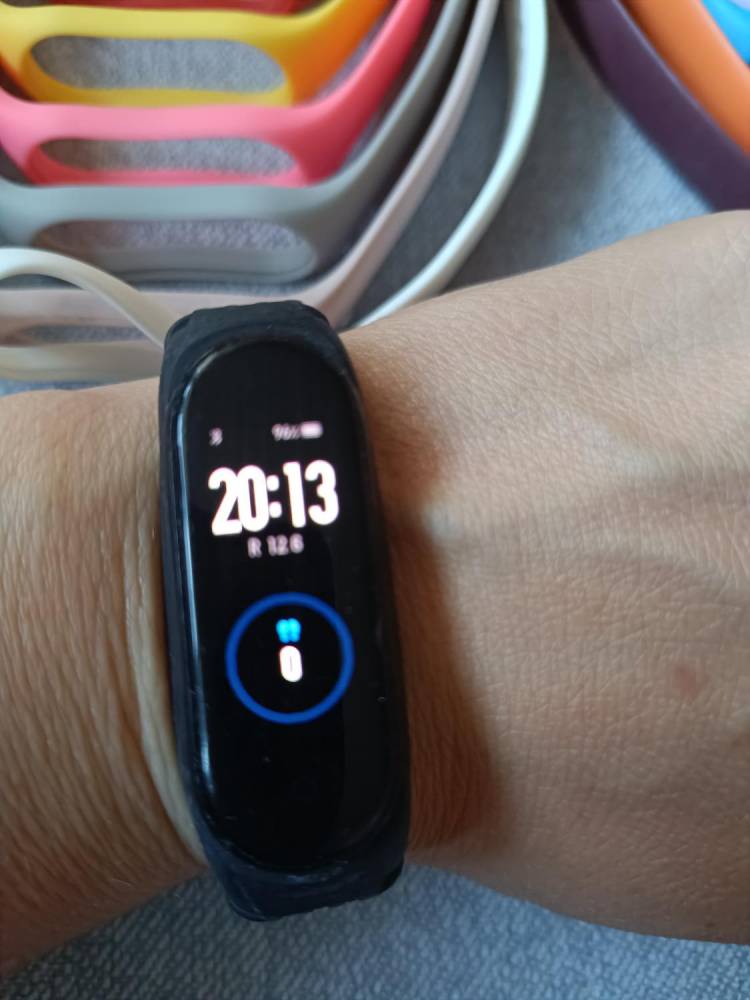 ox_sprzedam-mi-band-5