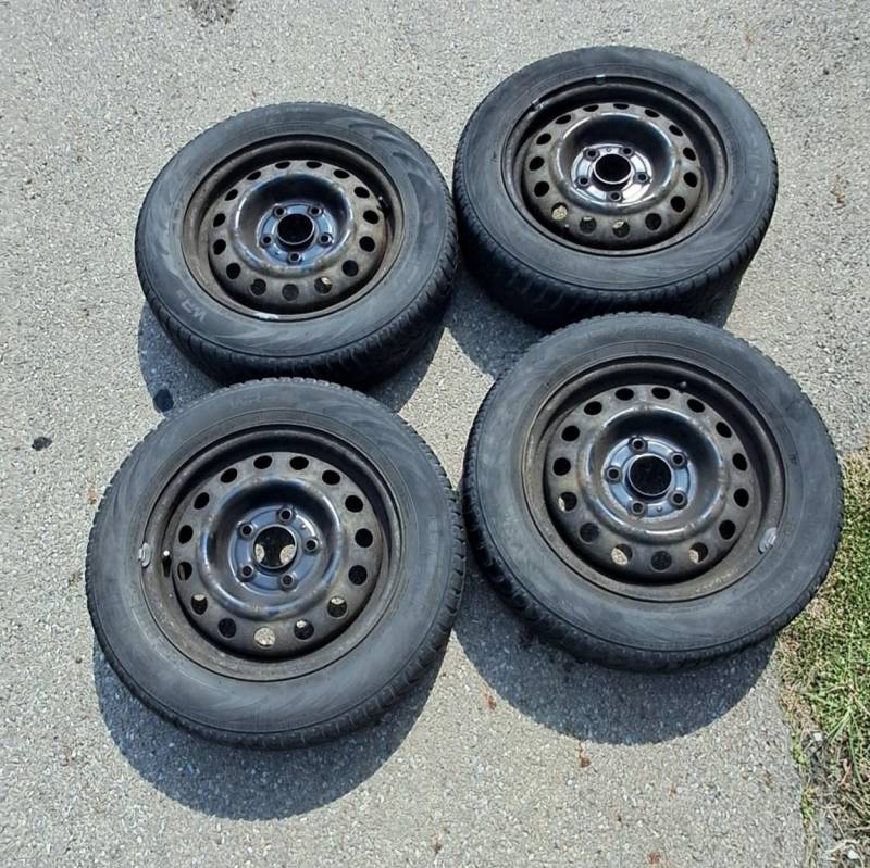 ox_opony-zimowe-18565-r15-nokian-wraz-z-felgami-stalowymi