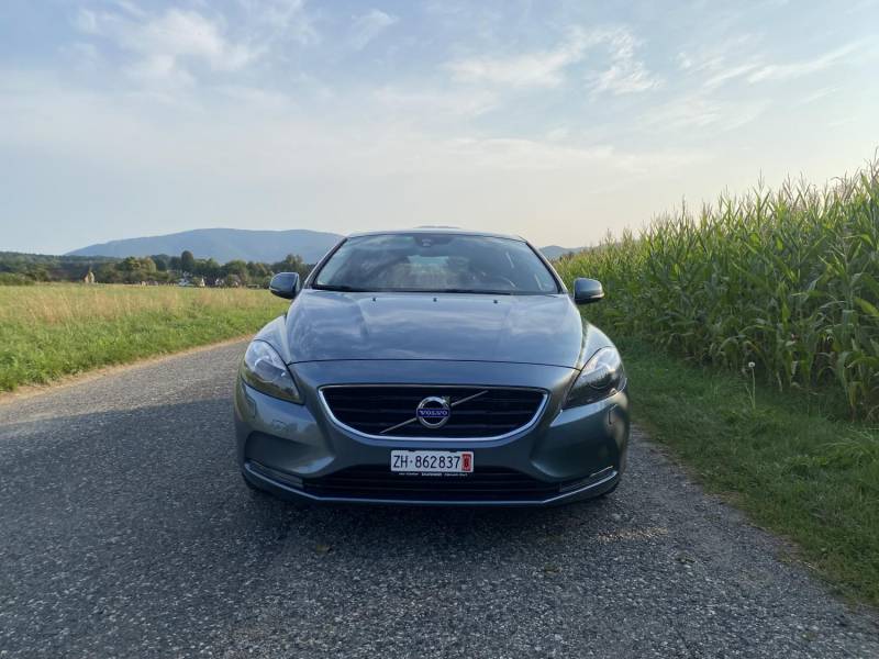 ox_volvo-v40-t3-momentum