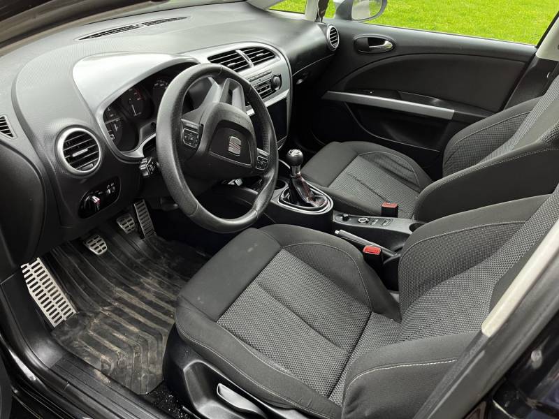 ox_seat-leon-wersja-sport-2010-r-14-benz-125-km-priv-cena-tylko-2-dni