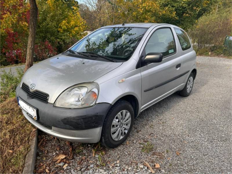 ox_sprzedam-toyote-yaris-base-10-2002-r-przebieg-56-172-km