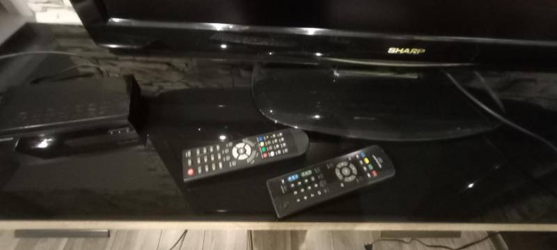 ox_sprzedam-tv-sharp-aquos-z-dekoderem