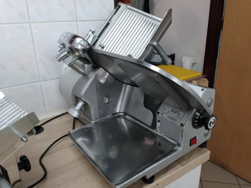 ox_sprzedam-krajalnice-oraz-wagi-elektryczne