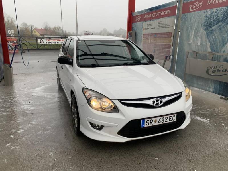 ox_hyundai-i30-14-benzyna-rok-2011-dwa-komplety-opon