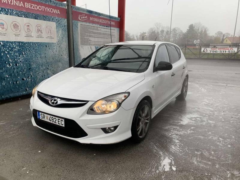 ox_hyundai-i30-14-benzyna-rok-2011-dwa-komplety-opon