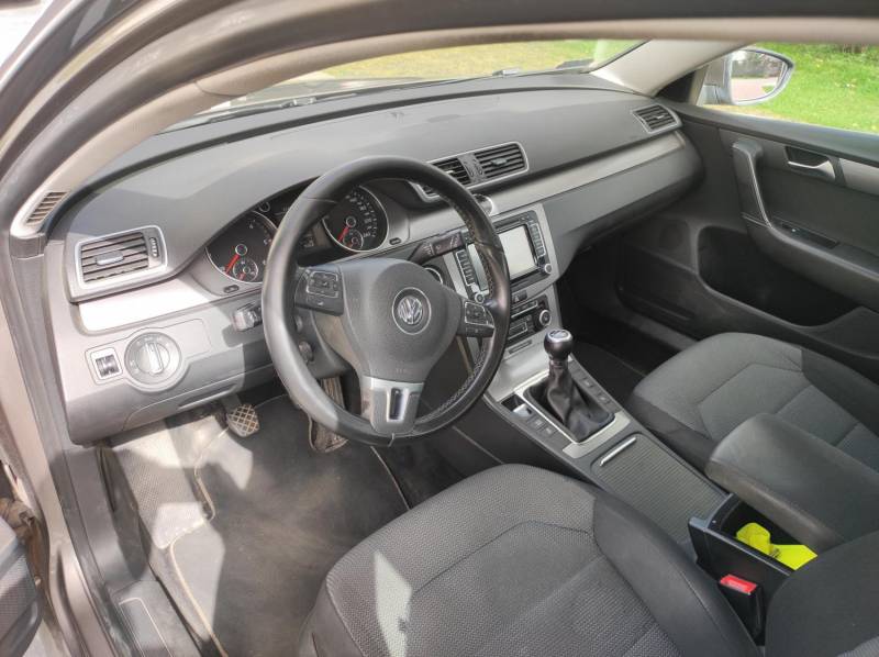ox_vw-passat-b7-kombi-20-tdi140-km-udokumentowany-przebieg