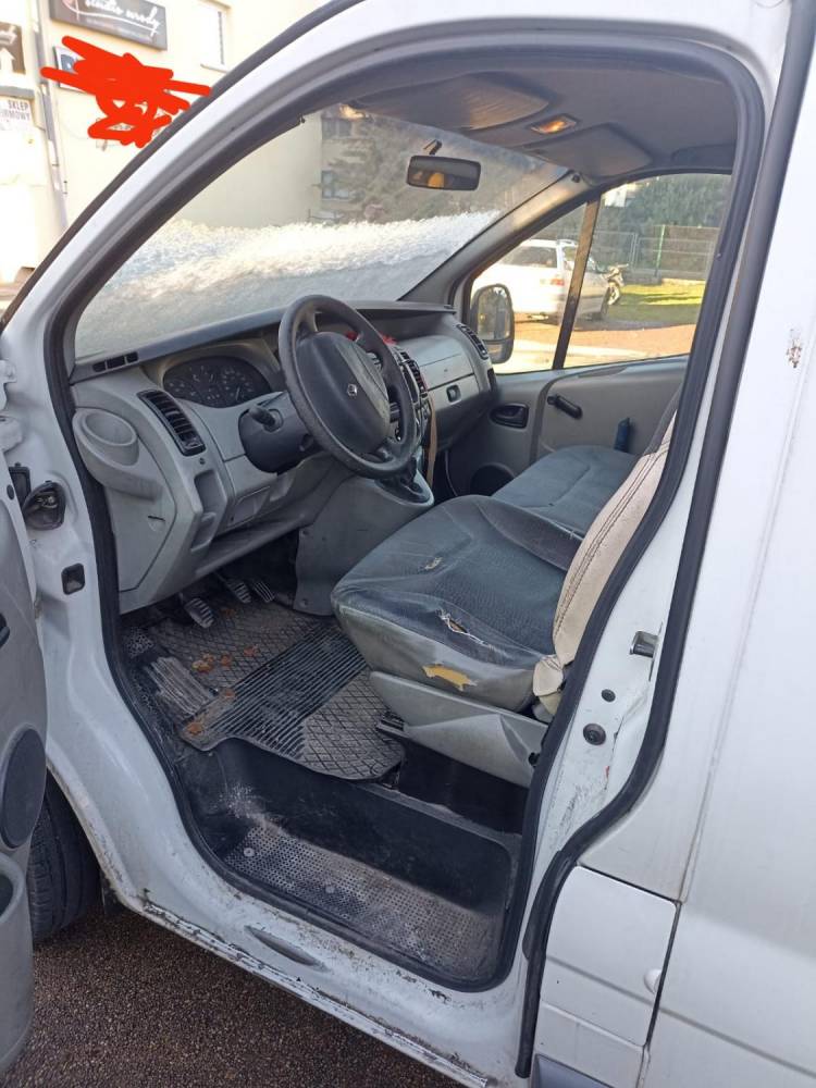 ox_renault-trafic-2004