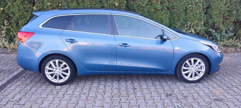 ox_kia-ceed-2014-platinium-navi-xenon-skora