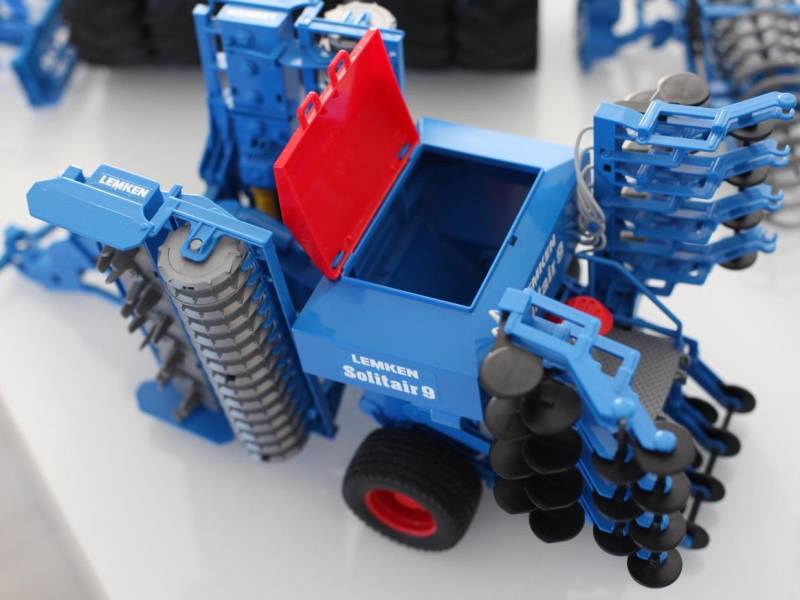 ox_sprzedam-traktor-bruder-z-akcesoriami