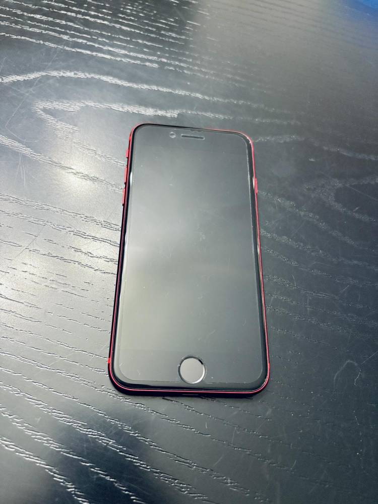 ox_iphone-se-czerwony-jak-nowy